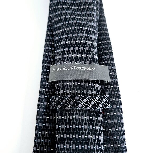 Perry Ellis Portfolio Black & Gray Silk Mens Tie~T174.3 - Picture 2 of 4